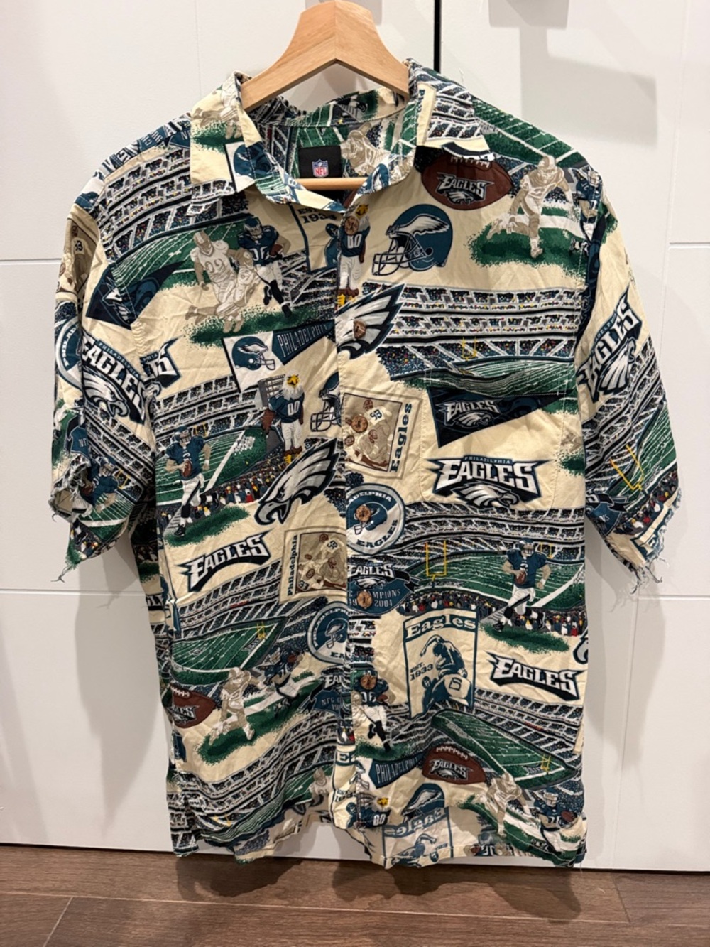 NFL Philadelphia Eagles Short Sleeve Button-Down Shirt - Green/Cream/Black